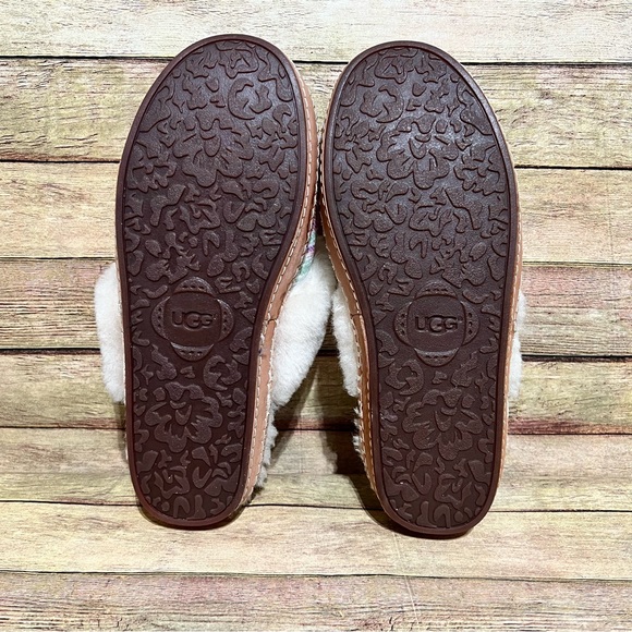 Ugg Aira Serape Slip Ons - Picture 7 of 8